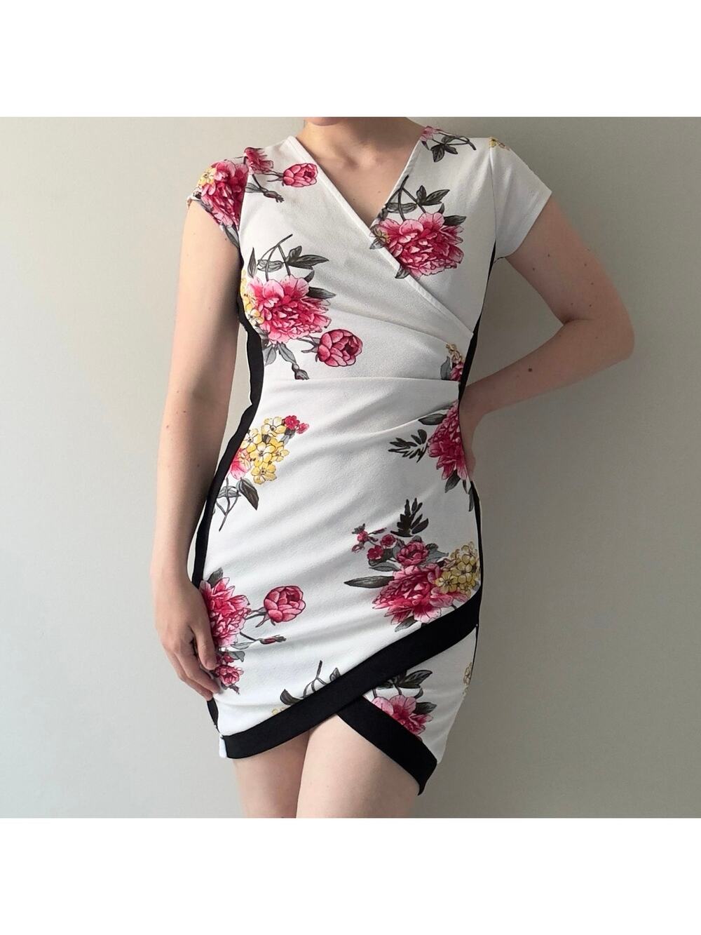 Almost Famous Floral Faux Wrap Mini Dress Short Sleeve V-Neck Bodycon Crepe M